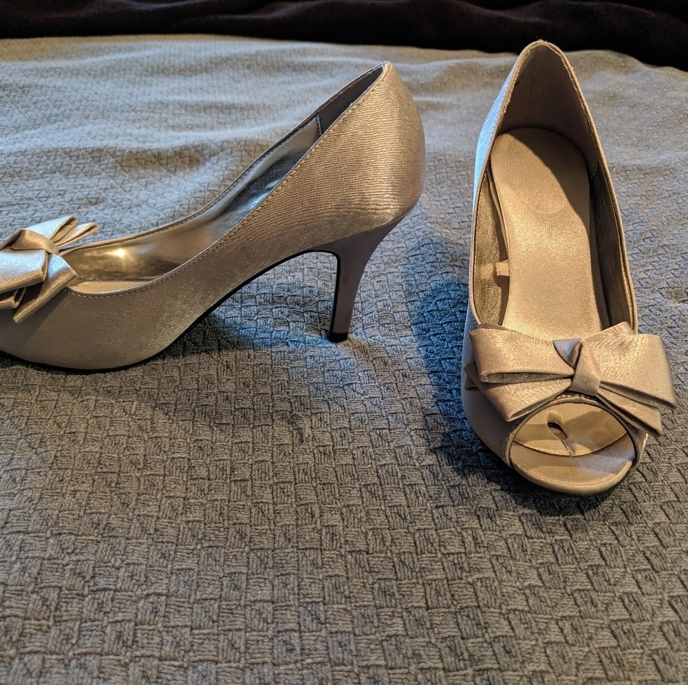 Silver heels - Picture 4 of 5